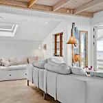 2 Bedroom Cozy In Dom wakacyjny *