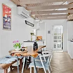 2 Bedroom Cozy In *