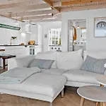 2 Bedroom Cozy In Dom wakacyjny