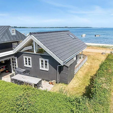 2 Bedroom Cozy In *