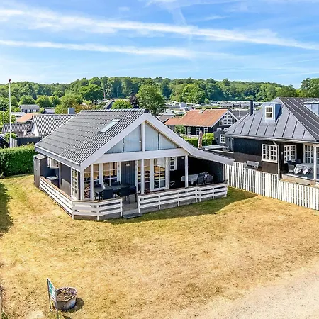 Дом отдыха 2 Bedroom Cozy In *