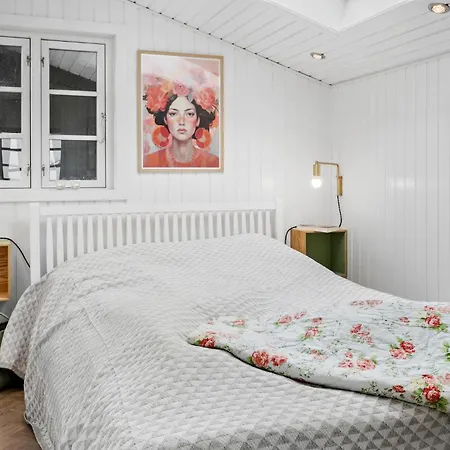 2 Bedroom Cozy In