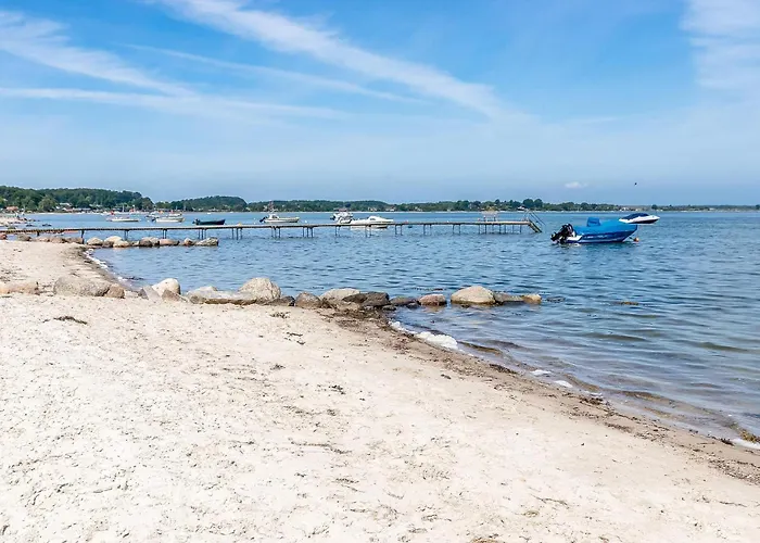 2 Bedroom Cozy In * Sjolund