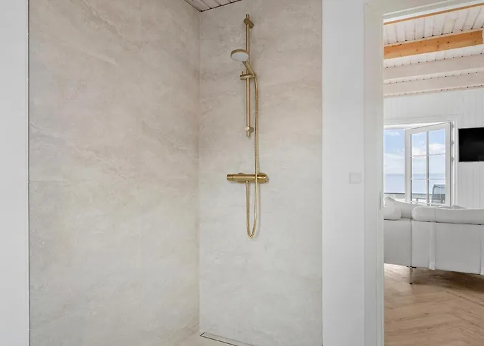 2 Bedroom Cozy In