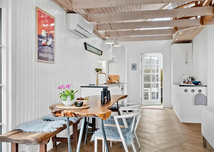 2 Bedroom Cozy In *