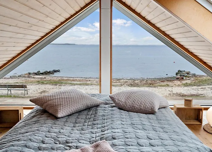 2 Bedroom Cozy In 펜션 Sjolund