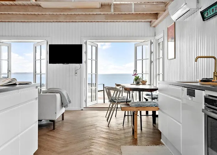 2 Bedroom Cozy In 펜션 Sjolund